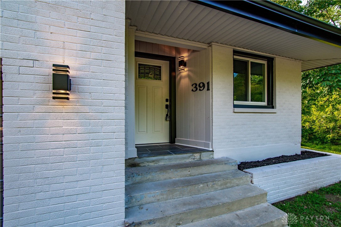 391 Darst Road Dayton, OH 45440 - Photo 4 of 37