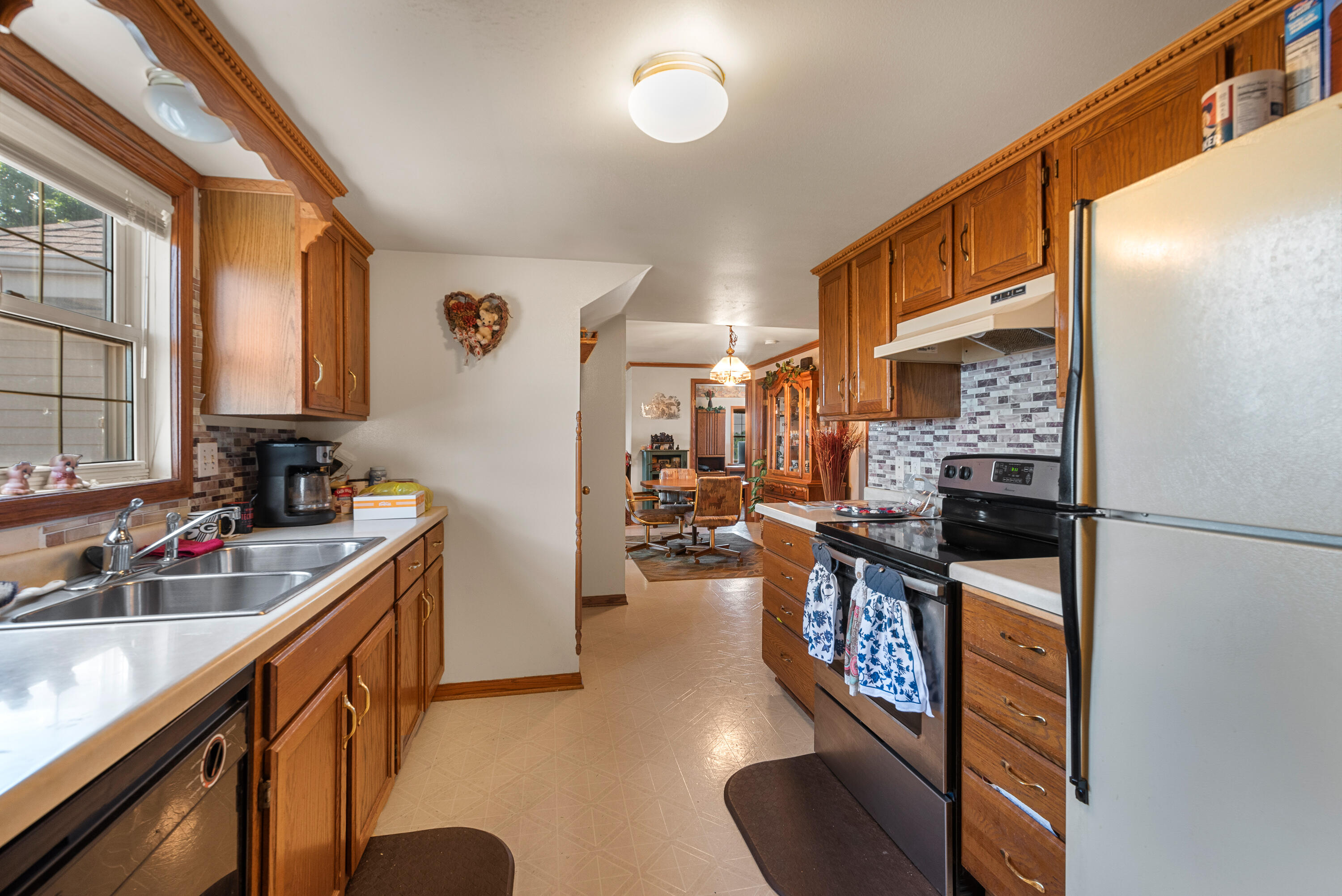 947 Broadmoore Drive, Unit 1702 Hartford, WI 53027 - Photo 11 of 16 947 Broadmoore Dr-11