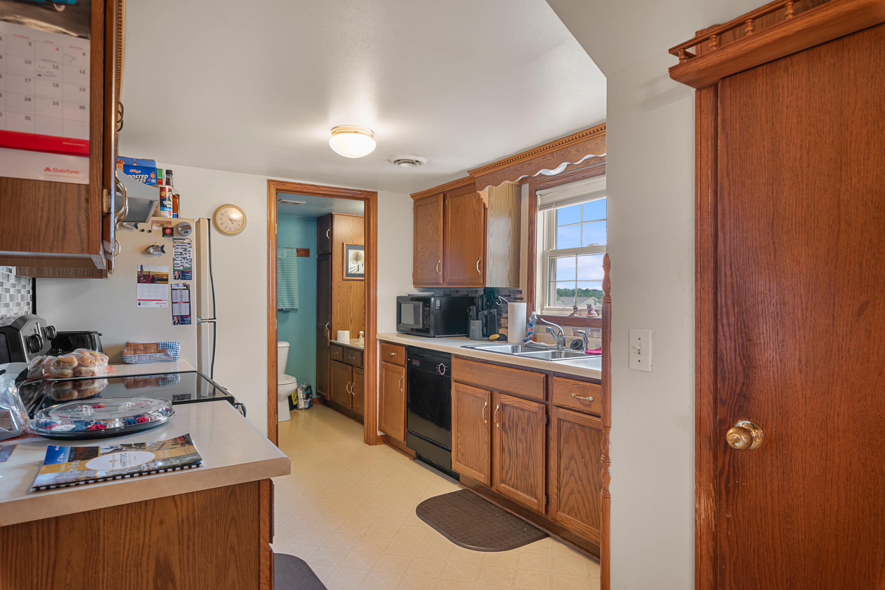 947 Broadmoore Drive, Unit 1702 Hartford, WI 53027 - Photo 9 of 16 947 Broadmoore Dr-9