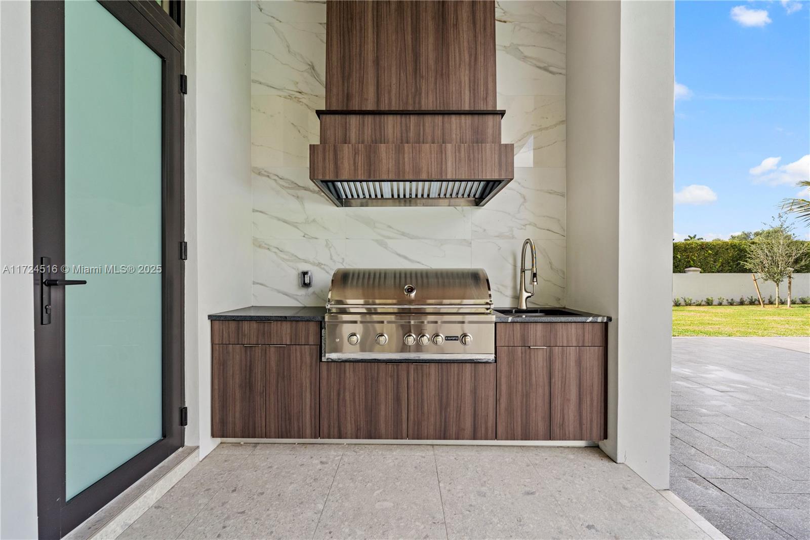 12025 Southwest 46th Street Miami, FL 33175 - Photo 39 of 45 a view of washer and dryer