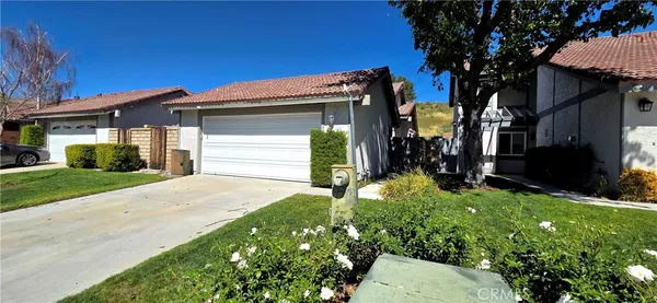 $3,100 | 15839 Ada Street, Canyon Country, CA 91387
