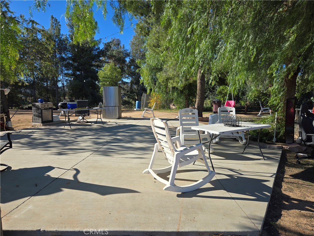 43145 Bob Cat Road Banning, CA 92220 - Photo 38 of 49 a view of a chairs and tables in the patio