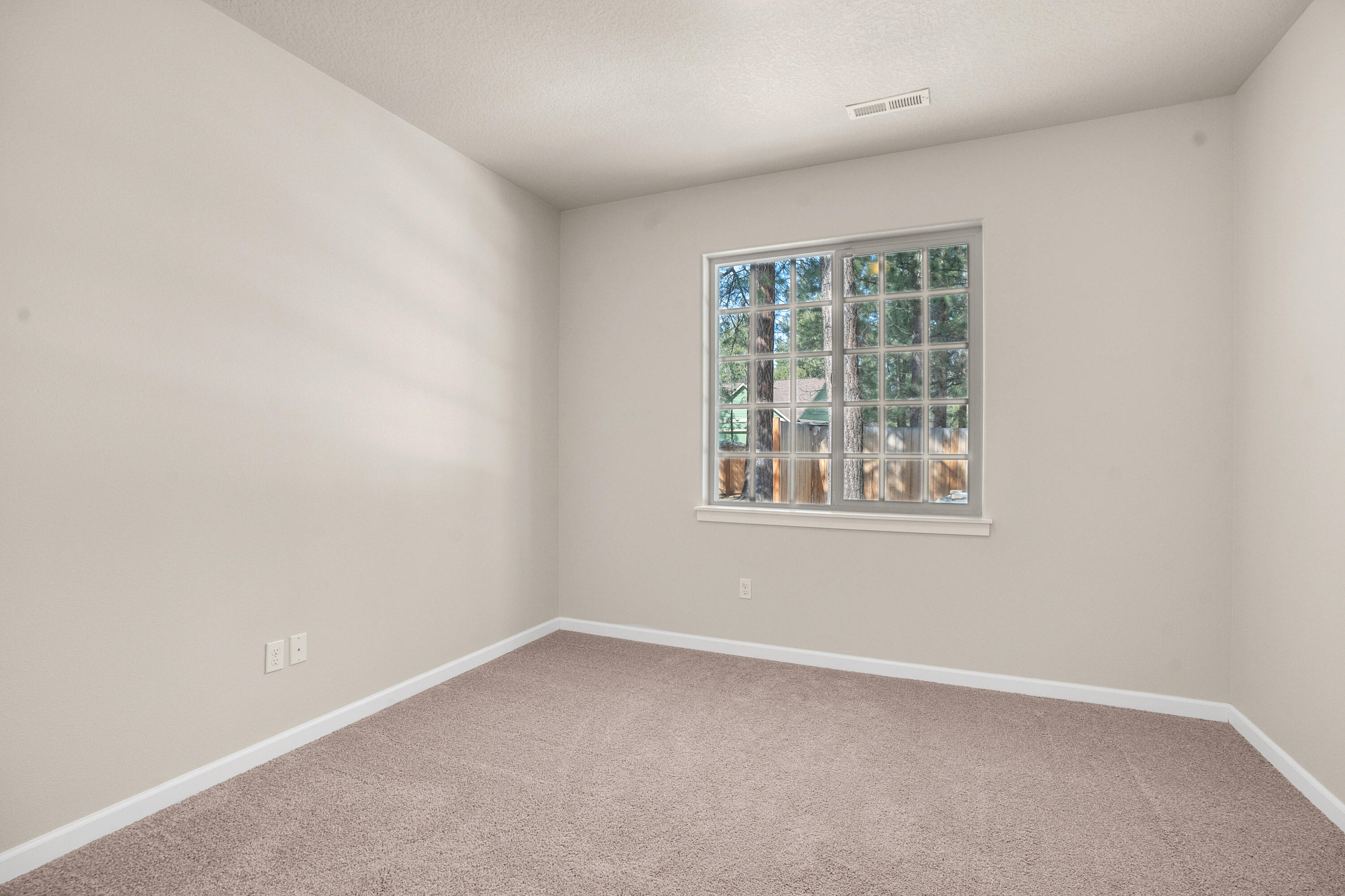 14883 Bluegrass Loop Sisters, OR 97759 - Photo 29 of 40 48