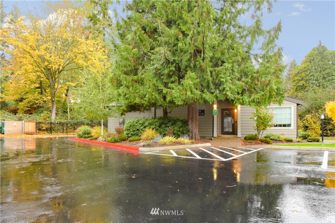 10831 Northeast 147th Lane, Unit R103 Bothell, WA 98011 - Photo 15 of 15 a view of a basketball court