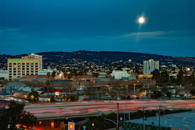 $685,000 | 311 Oak Street, Unit PH4, Oakland, CA 94607