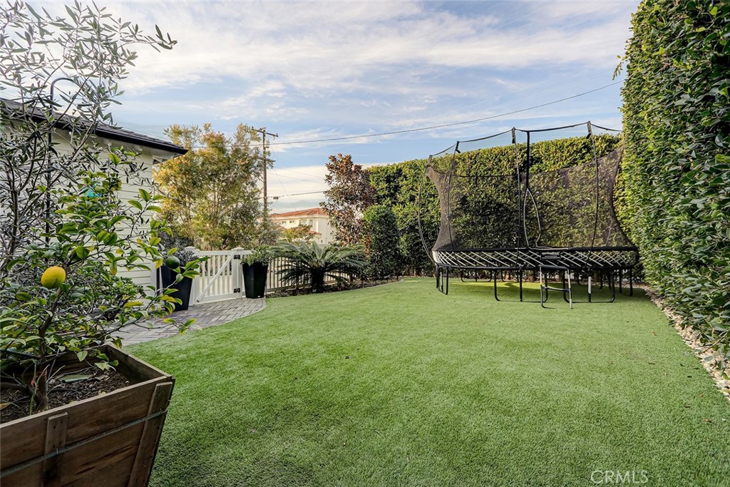 1852 6th Street Manhattan Beach, CA 90266 - Photo 7 of 60