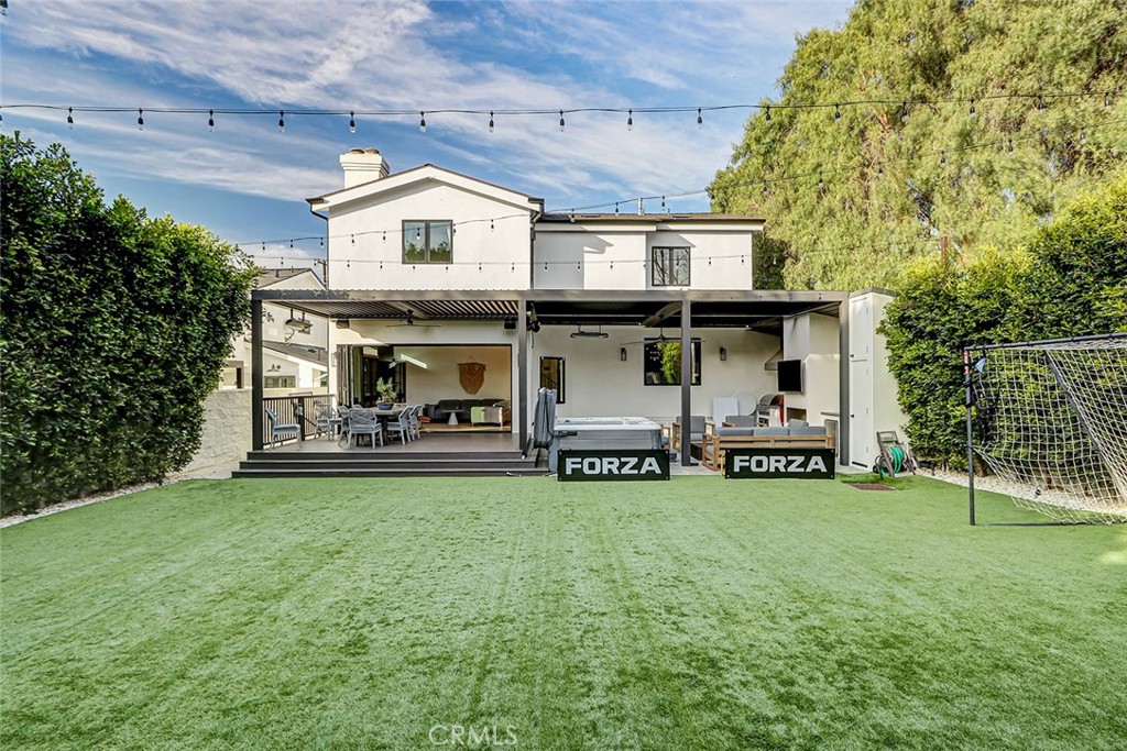 1852 6th Street Manhattan Beach, CA 90266 - Photo 8 of 60 a view of a house with a yard and sitting area