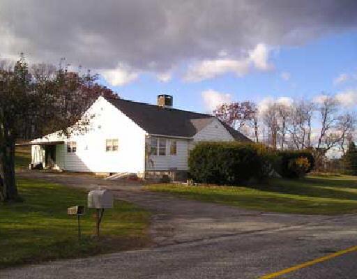 a view of yard with house in background