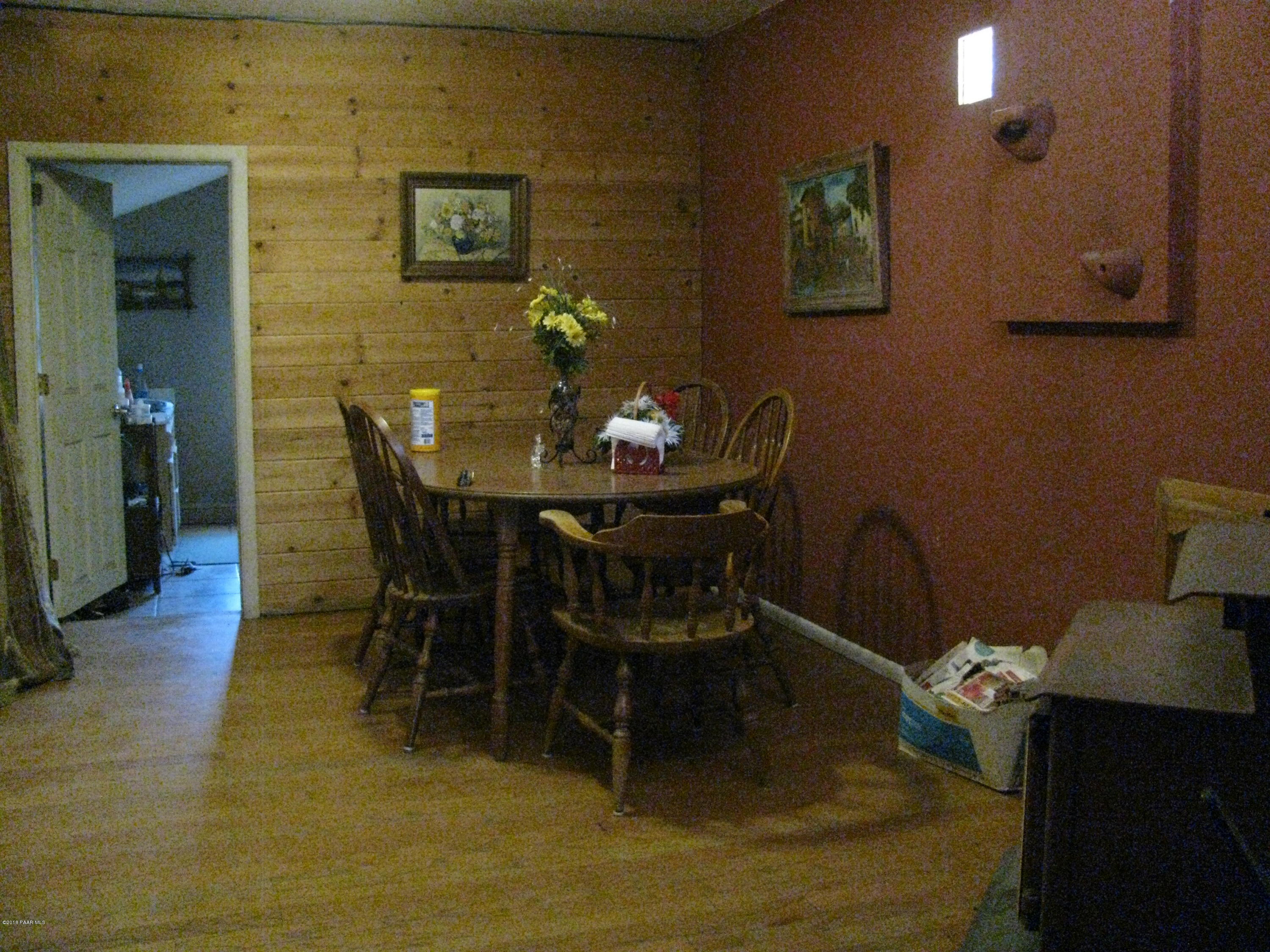 281 Bullock Road Ash Fork, AZ 86320 - Photo 11 of 34 Dining to bath