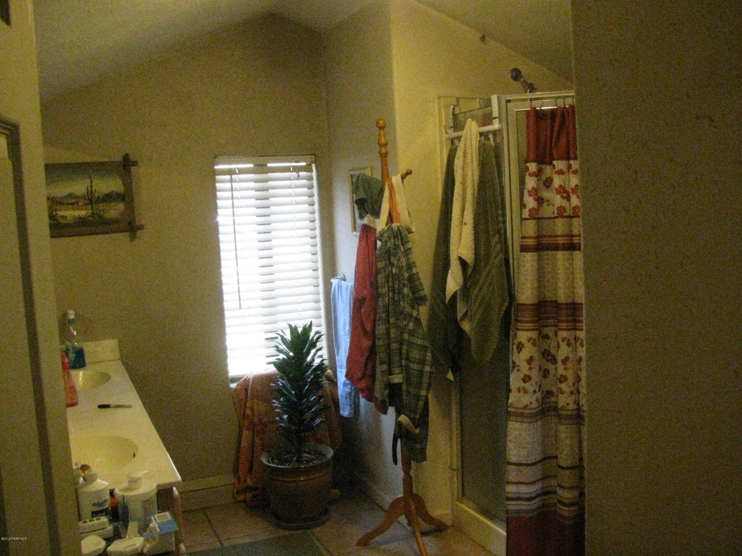 281 Bullock Road Ash Fork, AZ 86320 - Photo 13 of 34 Main bath