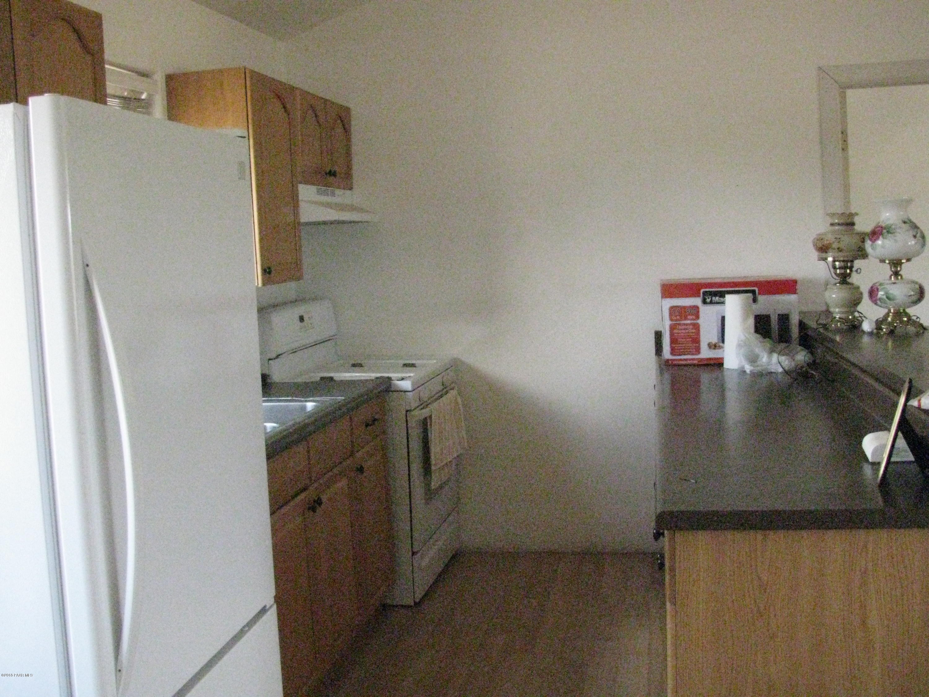 281 Bullock Road Ash Fork, AZ 86320 - Photo 20 of 34 Apt kitchen