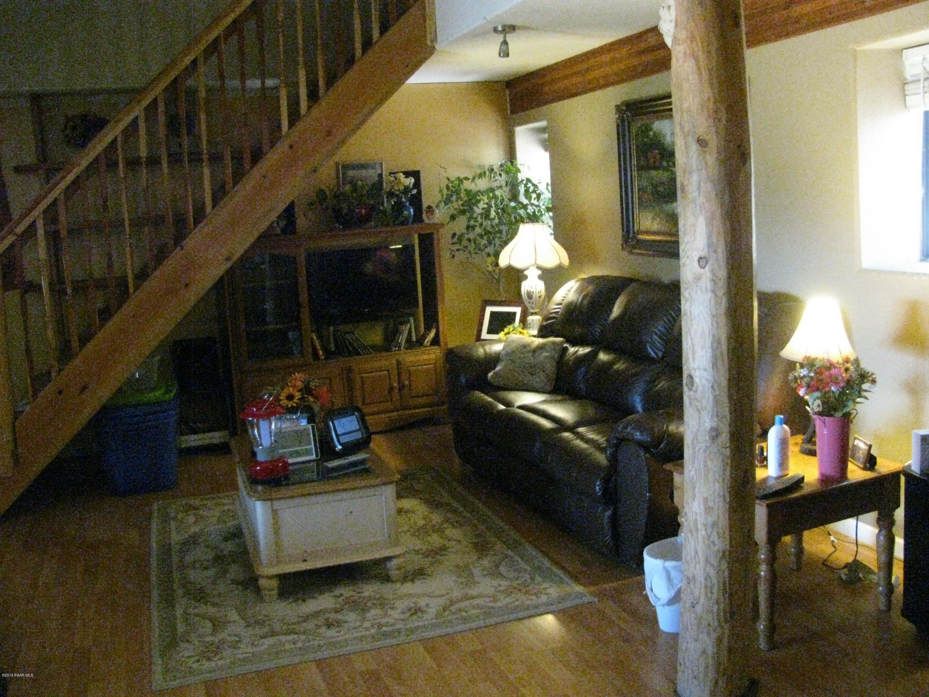 281 Bullock Road Ash Fork, AZ 86320 - Photo 9 of 34 Living from dining