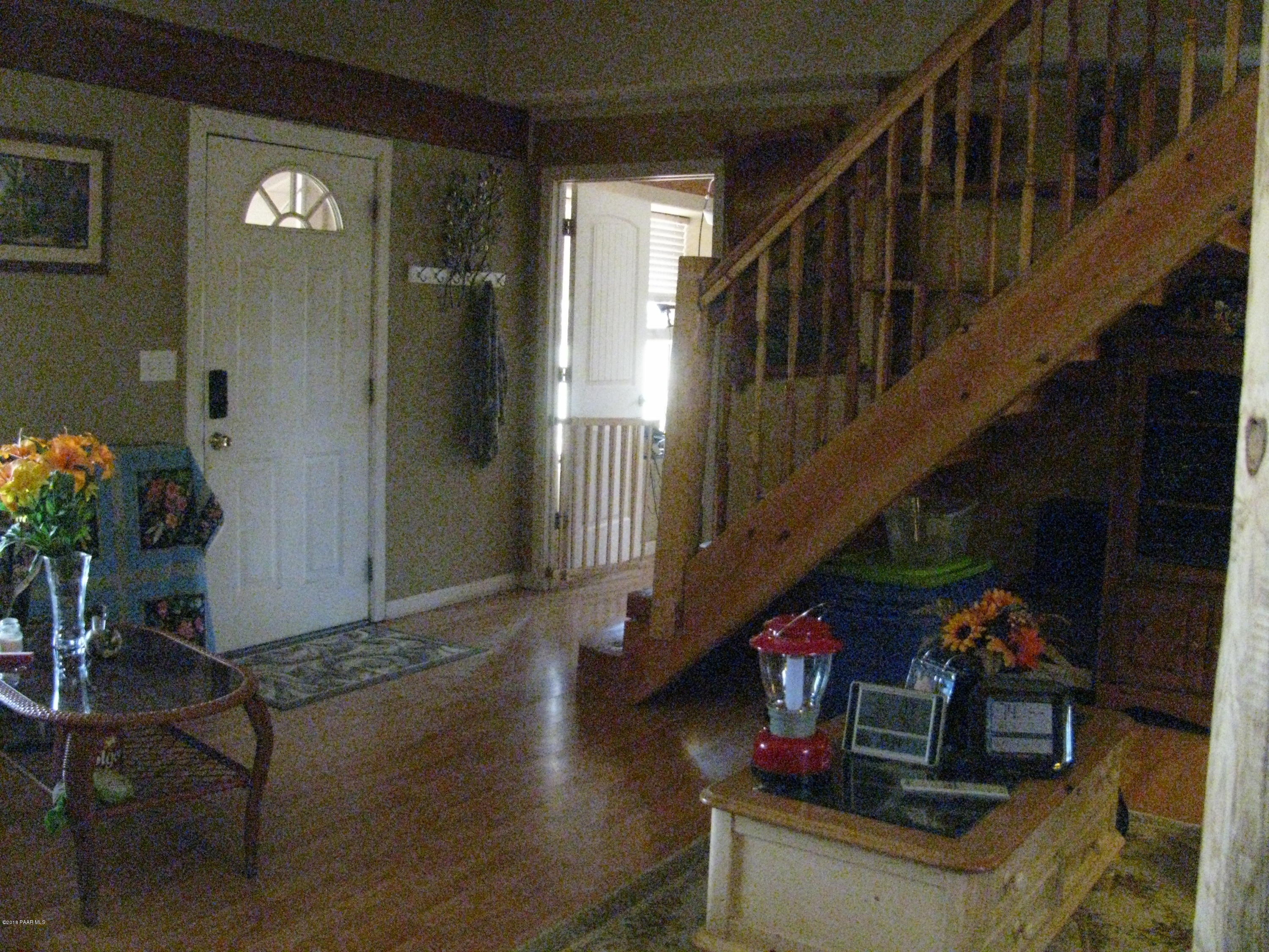 281 Bullock Road Ash Fork, AZ 86320 - Photo 10 of 34 Living room