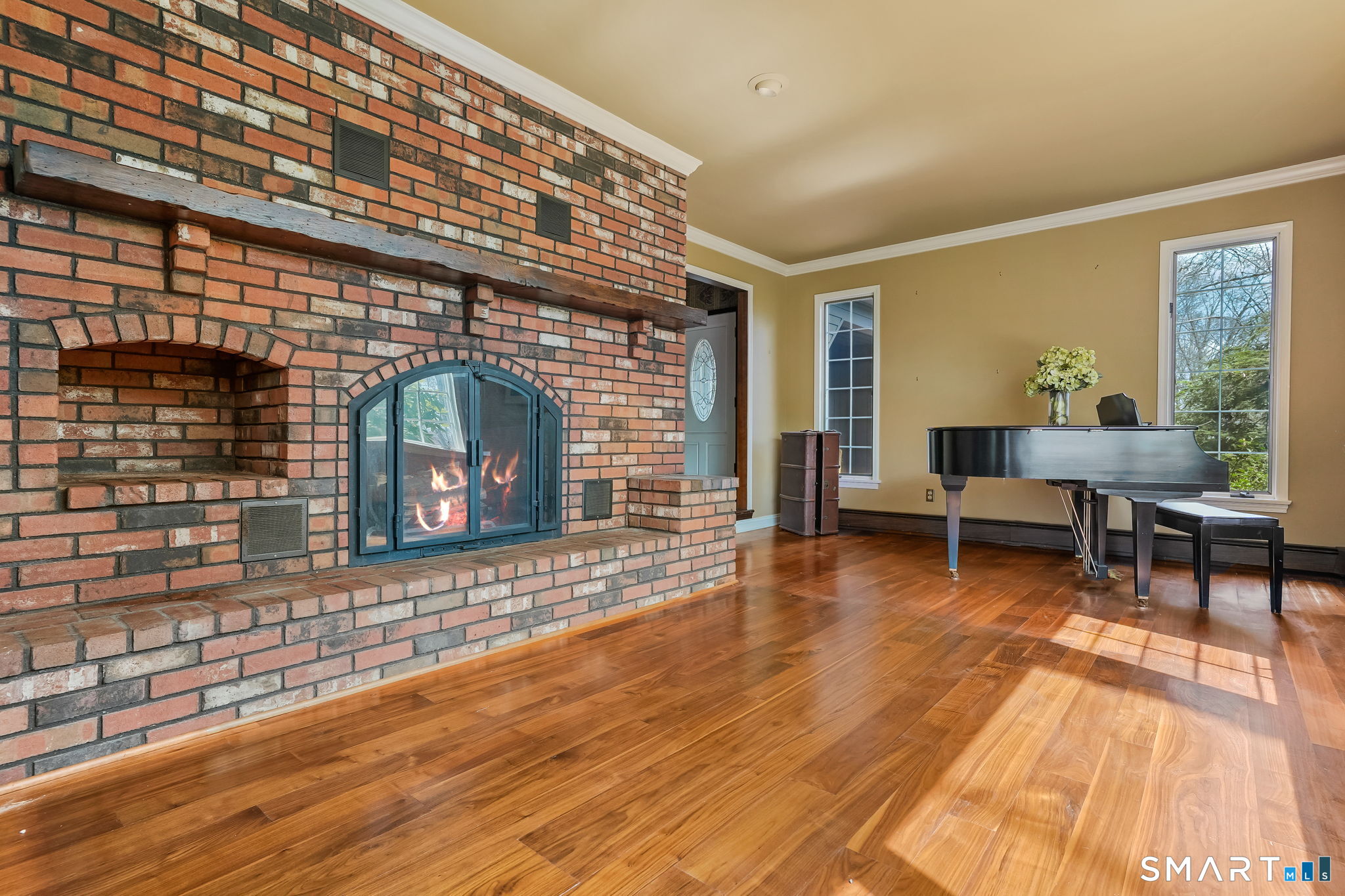 250 Tanglewood Road Stratford, CT 06614 - Photo 3 of 35