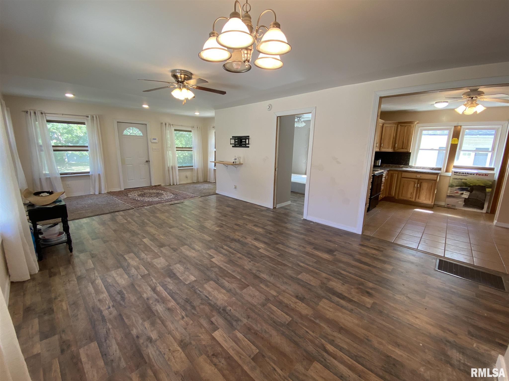 402 West Reed Street Benton, IL 62812 - Photo 13 of 36