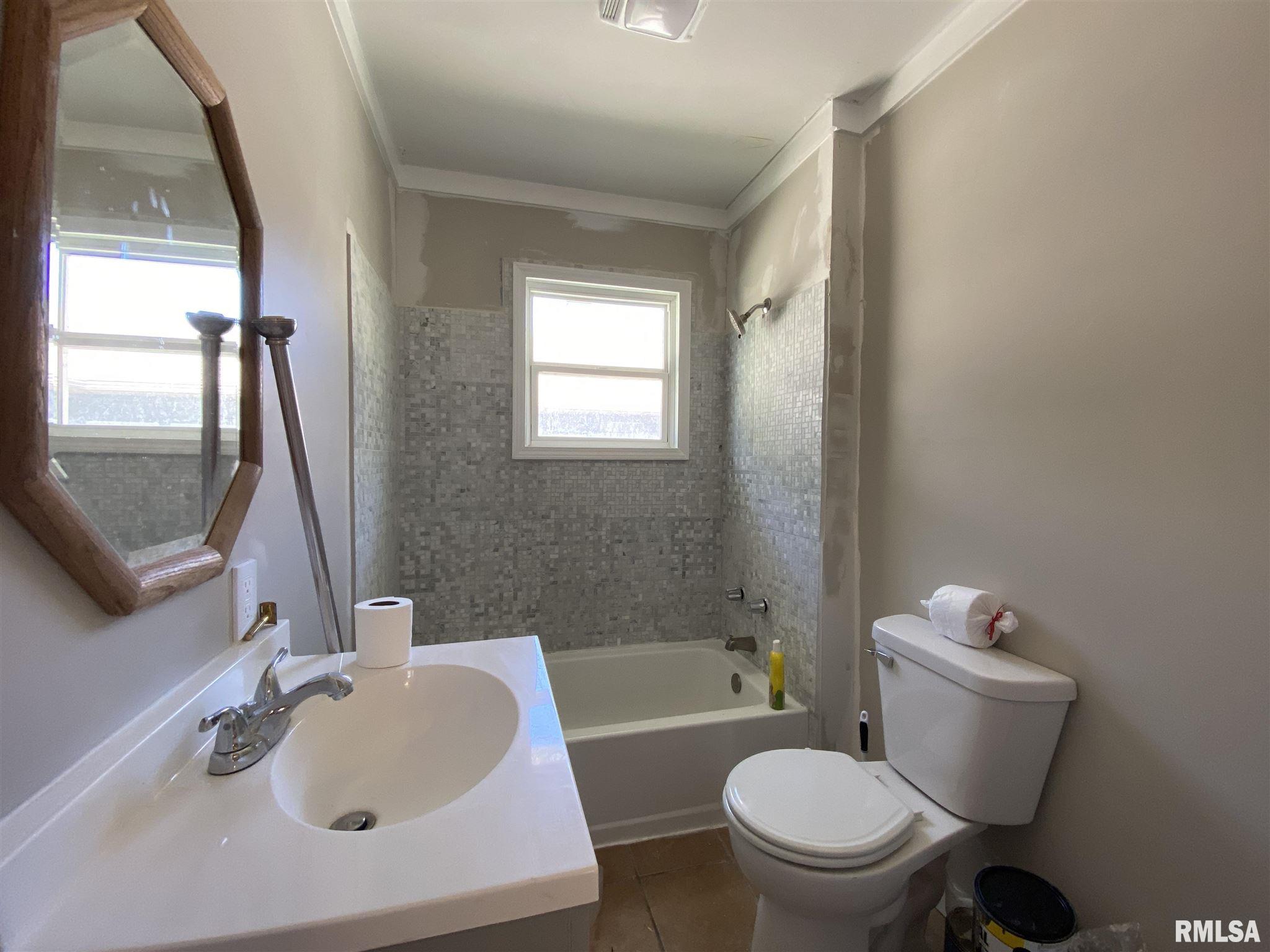 402 West Reed Street Benton, IL 62812 - Photo 17 of 36