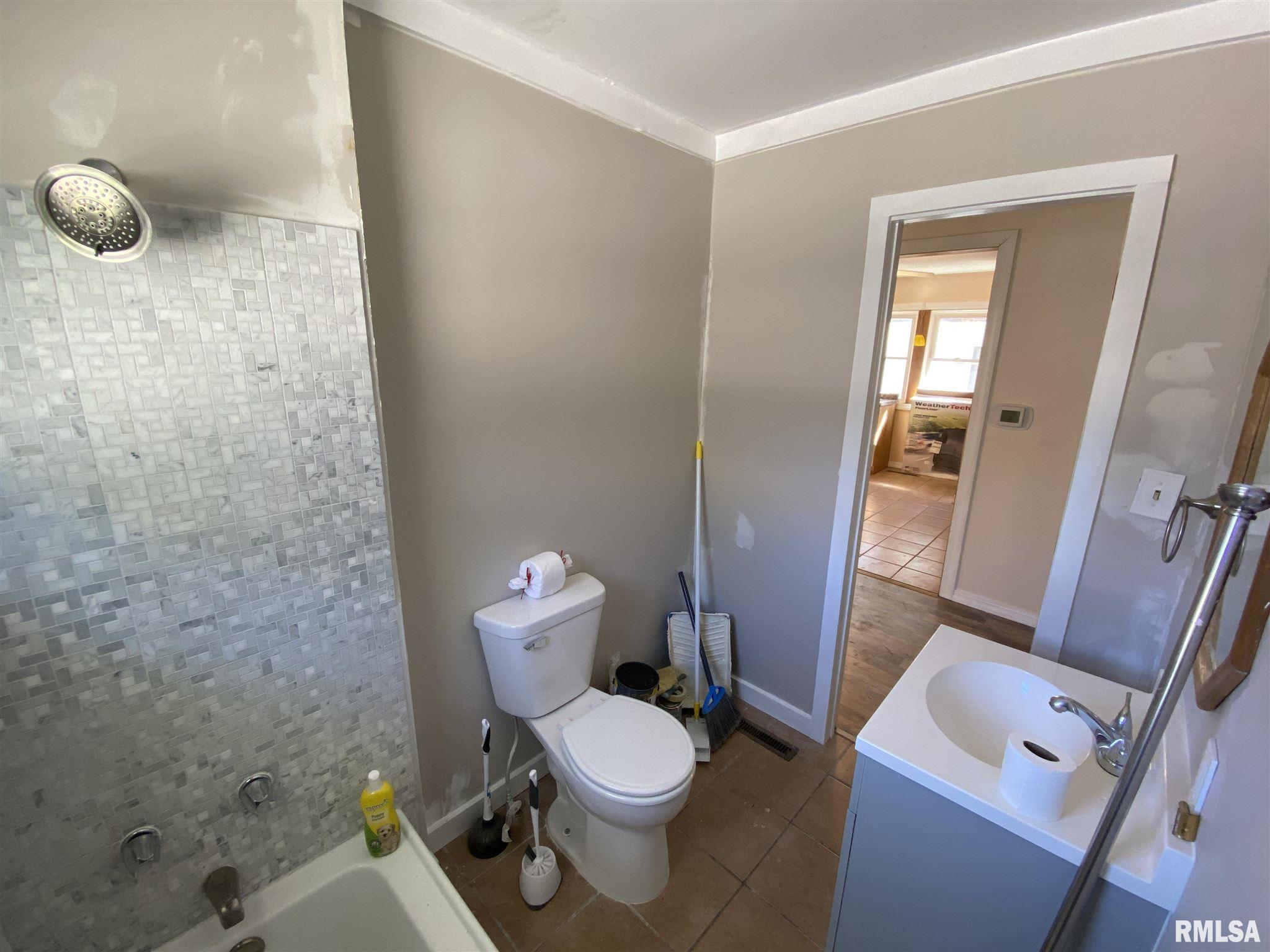 402 West Reed Street Benton, IL 62812 - Photo 18 of 36