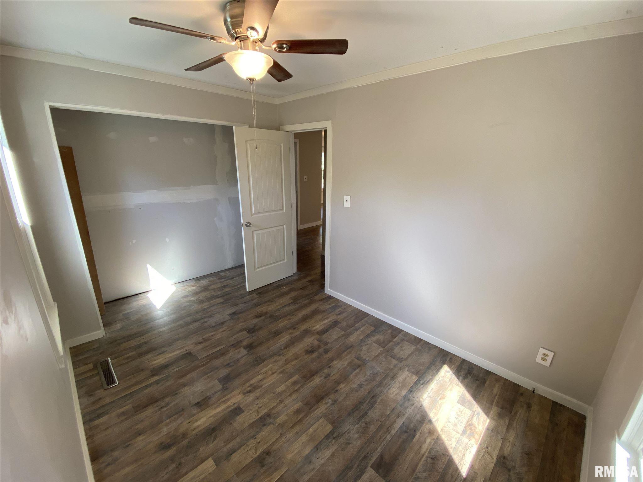 402 West Reed Street Benton, IL 62812 - Photo 24 of 36