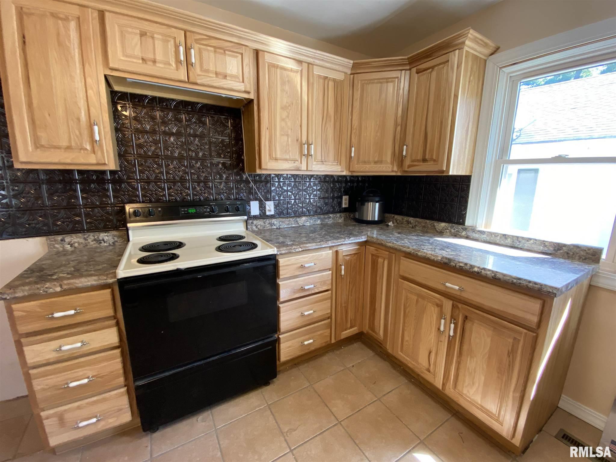402 West Reed Street Benton, IL 62812 - Photo 28 of 36
