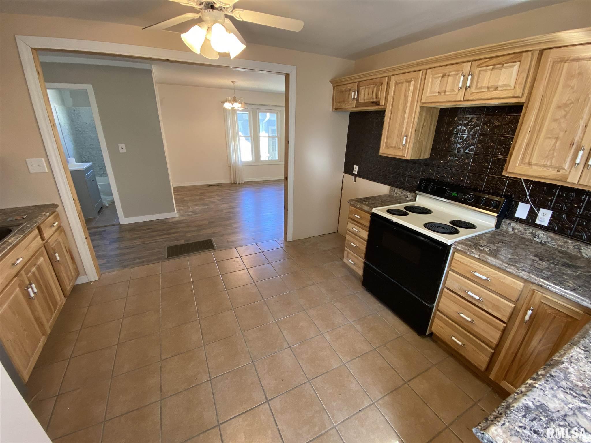 402 West Reed Street Benton, IL 62812 - Photo 30 of 36