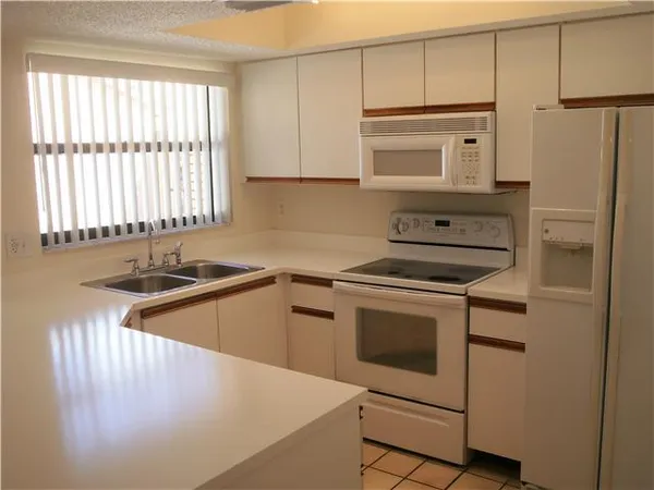 $2,200 | 13717 Yarmouth Drive, Unit B, Wellington, FL 33414