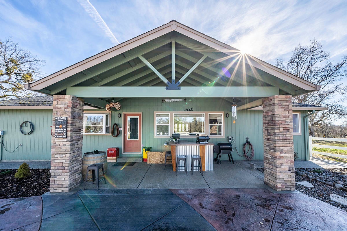 6400 Dodge Road White City, OR 97503 - Photo 23 of 42 DSC04215-HDR