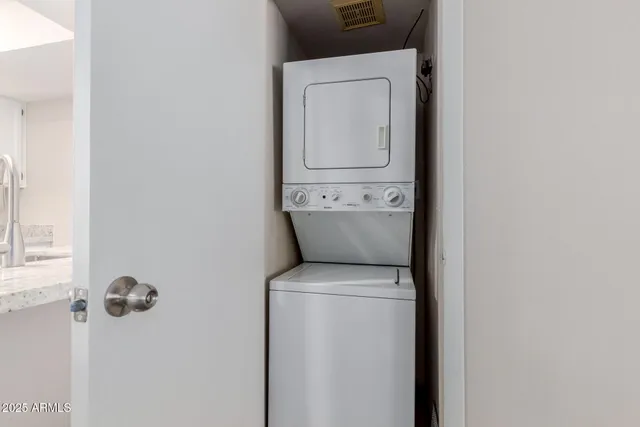 $249,900 | 1077 West 1st Street, Unit 205, Tempe, AZ 85281