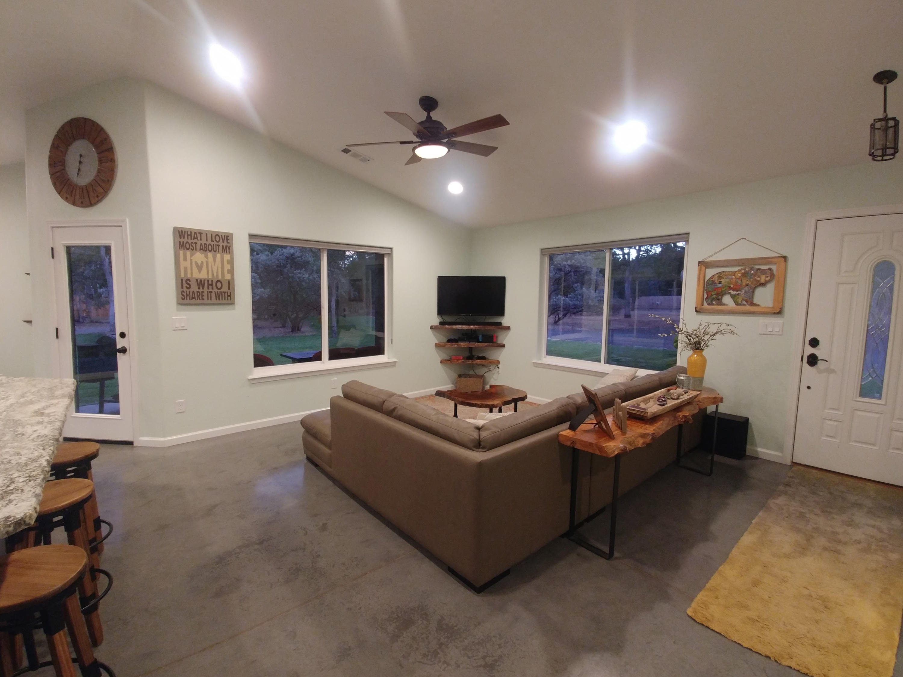 185 Drake Road Shady Cove, OR 97539 - Photo 8 of 30 Living area