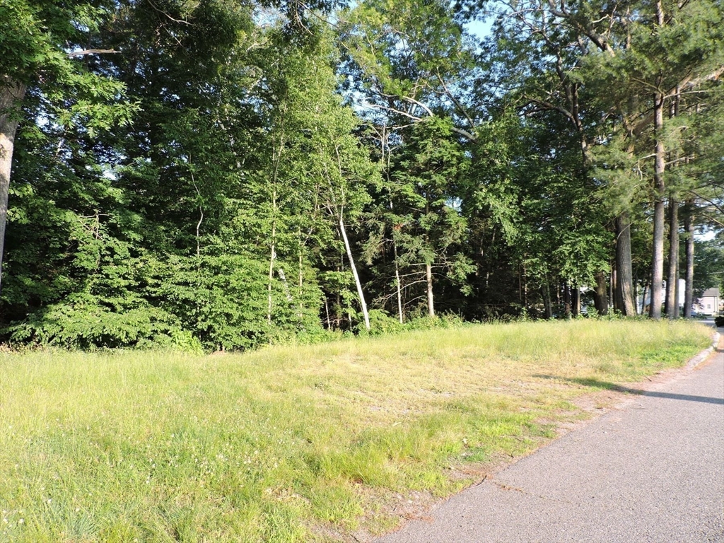 53 Colonial Road Webster, MA 01570 - Photo 18 of 36