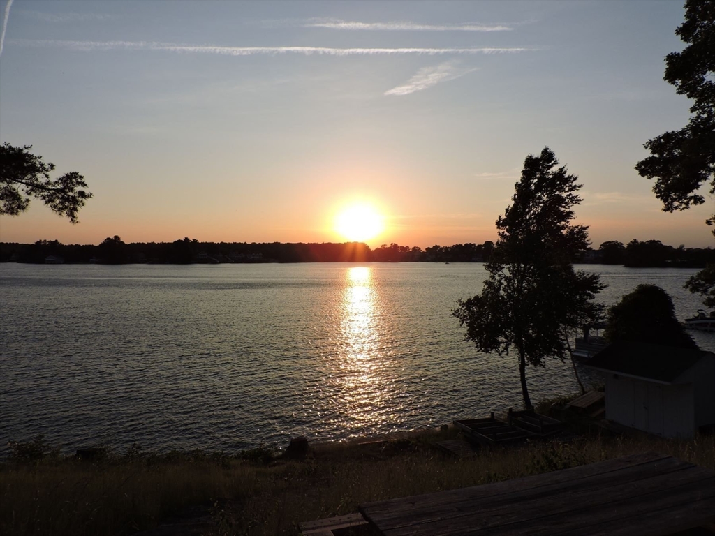 53 Colonial Road Webster, MA 01570 - Photo 32 of 36