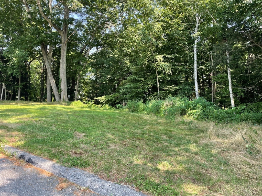 53 Colonial Road Webster, MA 01570 - Photo 34 of 36