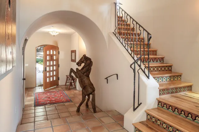 a view of entryway with a front door