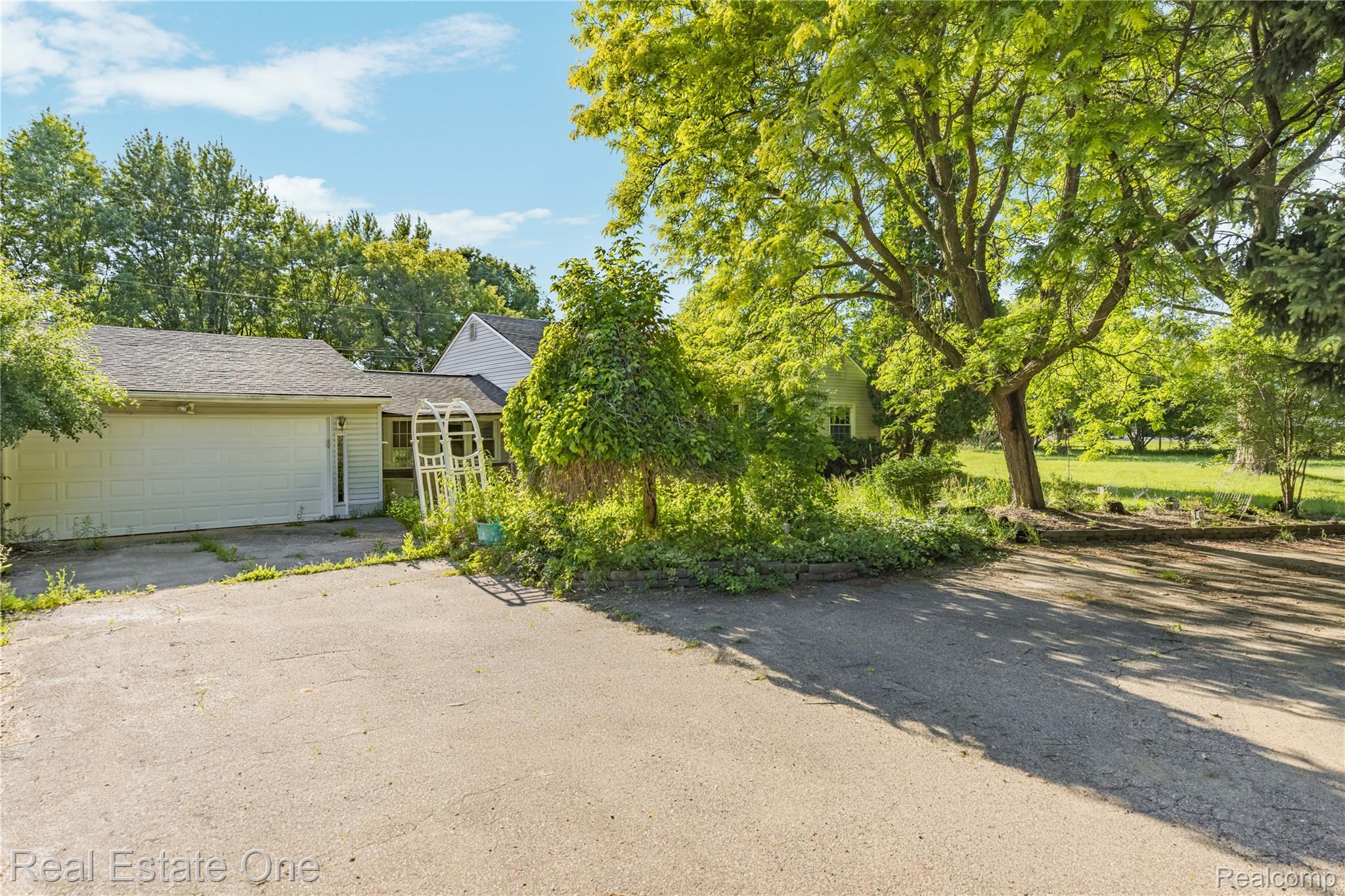9585 North Eston Road Clarkston, MI 48348 - Photo 2 of 60 9585 N Eston - OnDemand Pix Photography (55).jpg