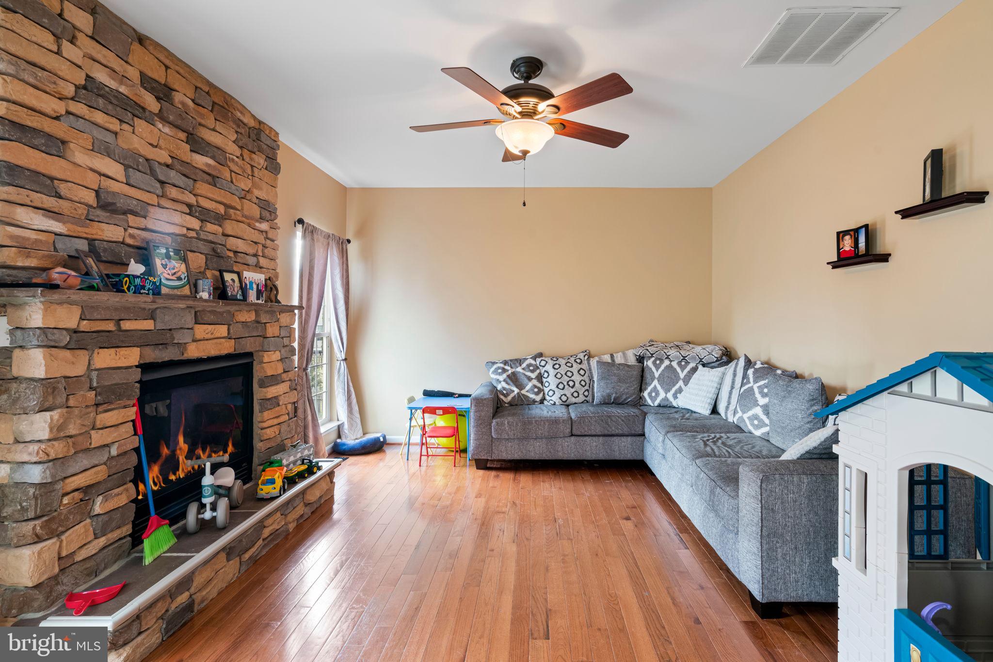 840 Autumn Ridge Road Culpeper, VA 22701 - Photo 5 of 43 Living Room