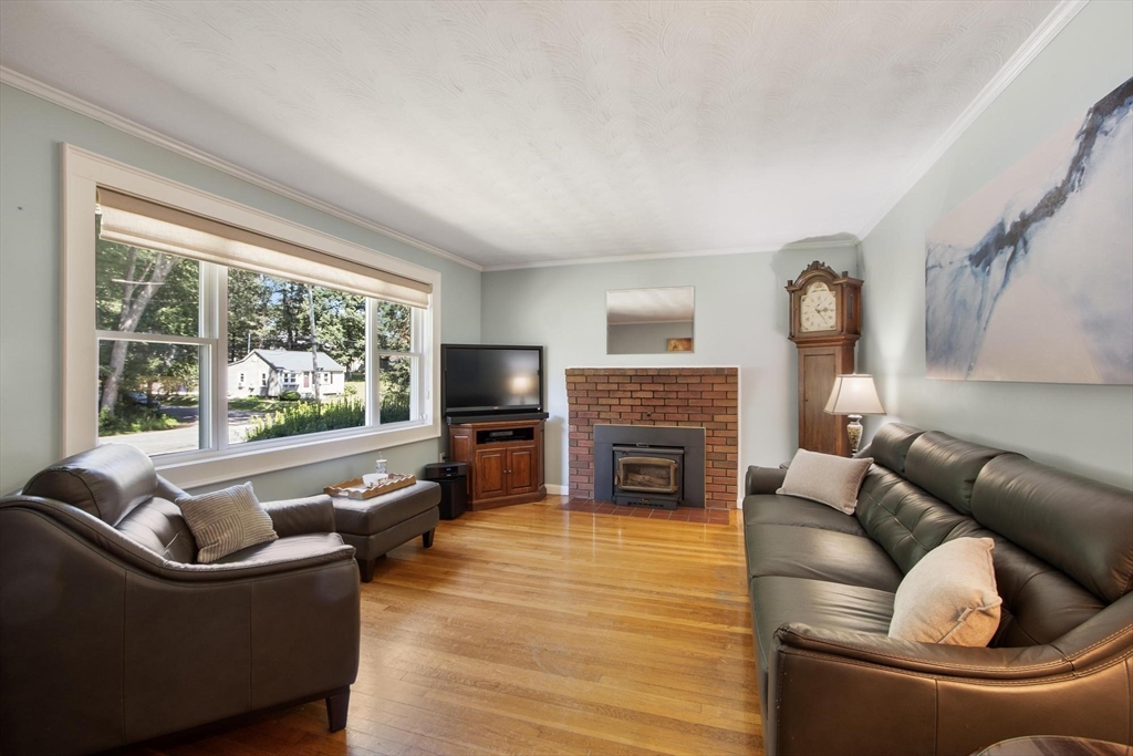 9 Elm Road Westford, MA 01886 - Photo 5 of 37 Gallery Image 5