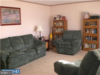 1 Spruce Road Burlington, NJ 08016 - Photo 8 of 12 Living Room