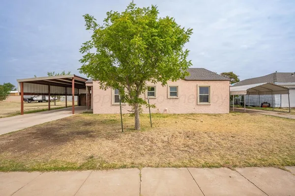 $136,000 | 504 East 5th Street, Sunray, TX 79086