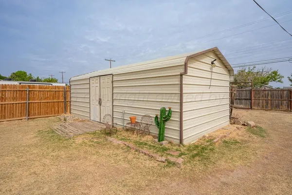 $136,000 | 504 East 5th Street, Sunray, TX 79086