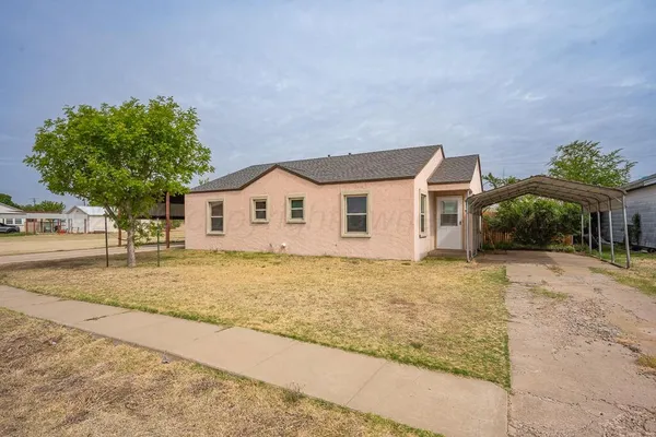 $136,000 | 504 East 5th Street, Sunray, TX 79086