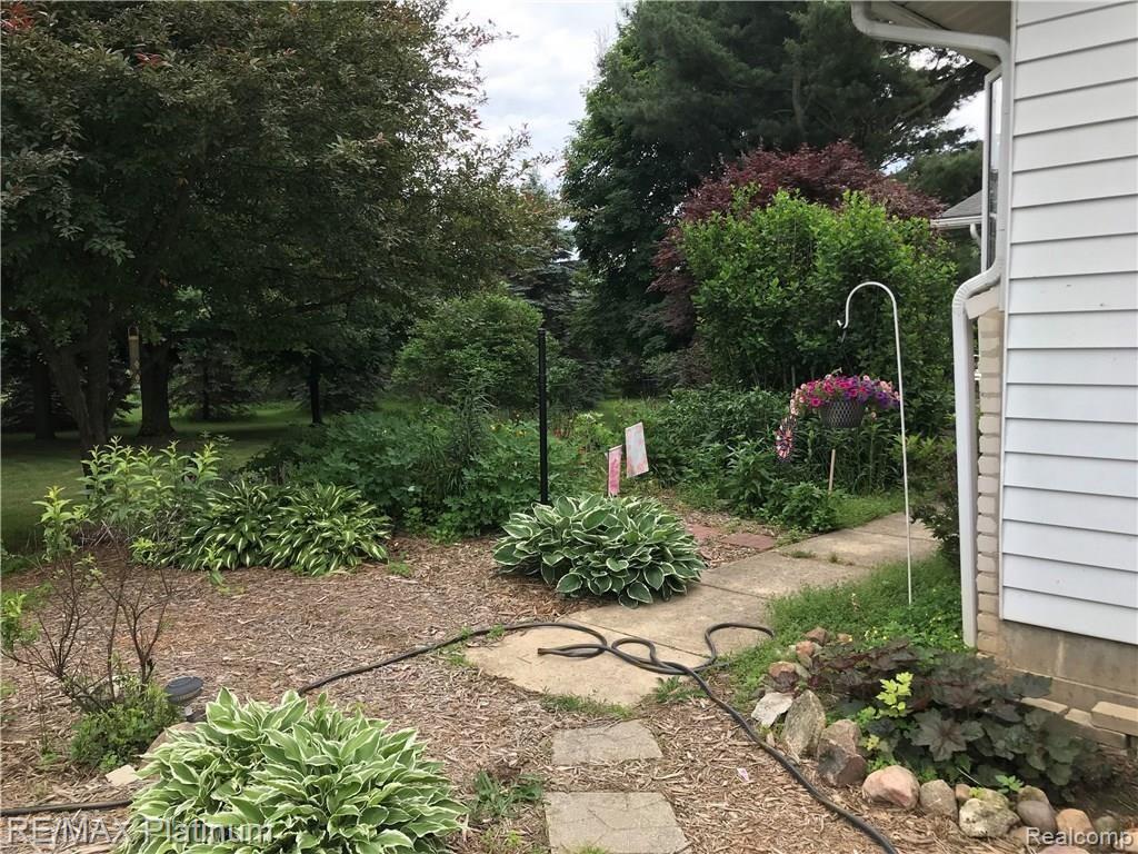 5350 Dutton Road Gregory, MI 48137 - Photo 10 of 18 Perennial Garden