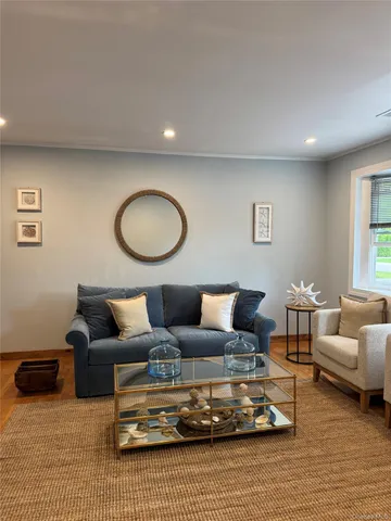 $820,000 | 10 Chevy Chase Road, Hampton Bays, NY 11946