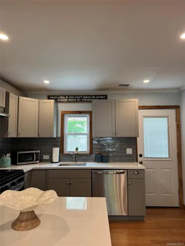 $820,000 | 10 Chevy Chase Road, Hampton Bays, NY 11946