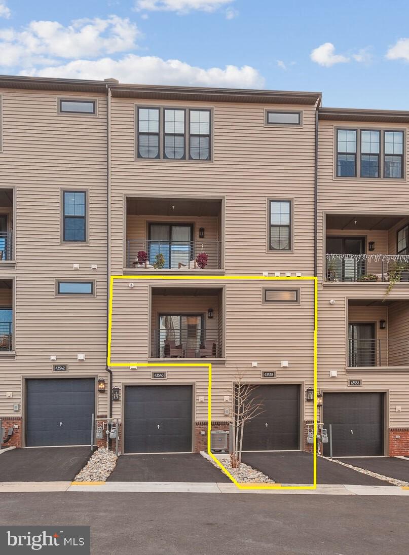 43538 Centergate Drive Ashburn, VA 20148 - Photo 17 of 17 Rear Elevation