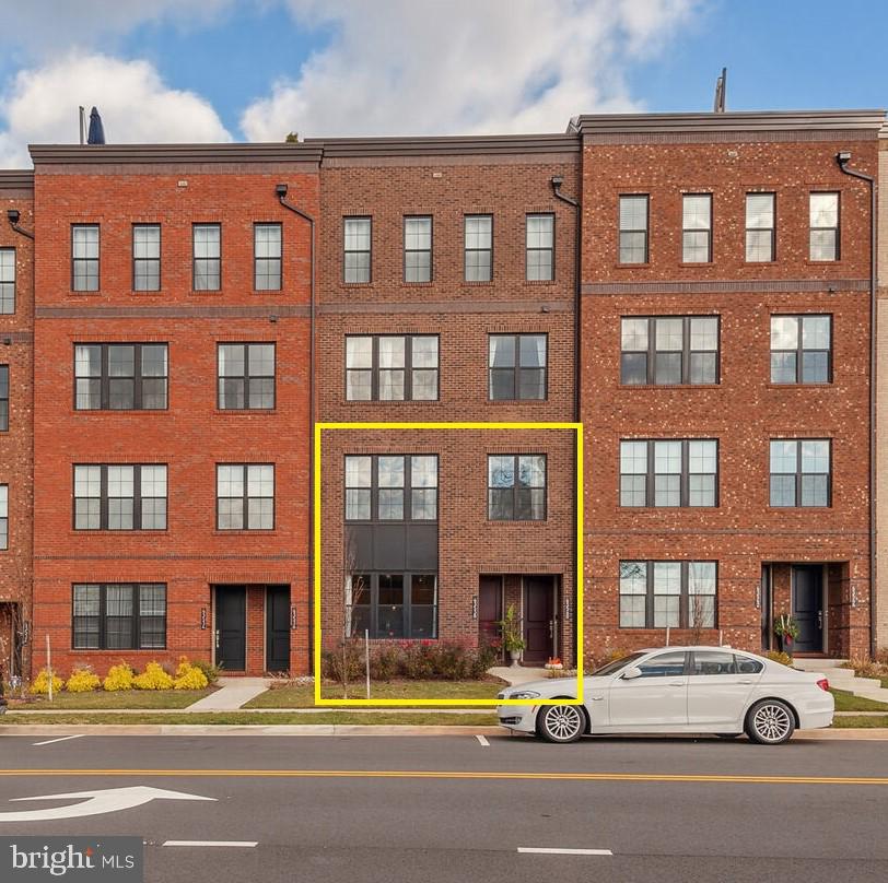 43538 Centergate Drive Ashburn, VA 20148 - Photo 2 of 17 Front Elevation