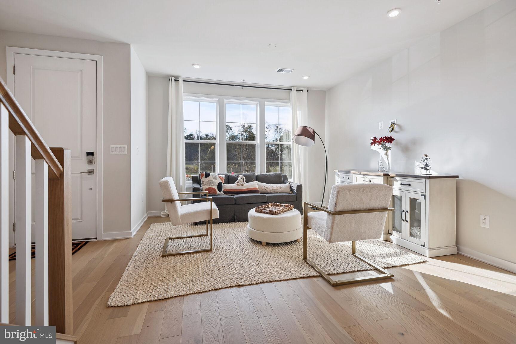 43538 Centergate Drive Ashburn, VA 20148 - Photo 3 of 17 Family/Great Room