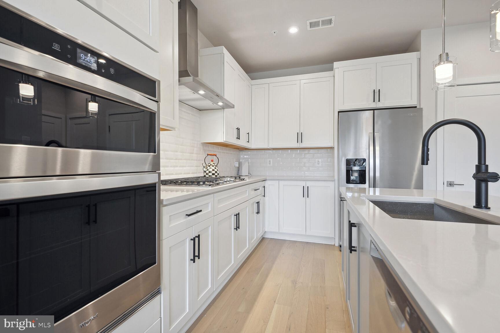 43538 Centergate Drive Ashburn, VA 20148 - Photo 7 of 17 Kitchen