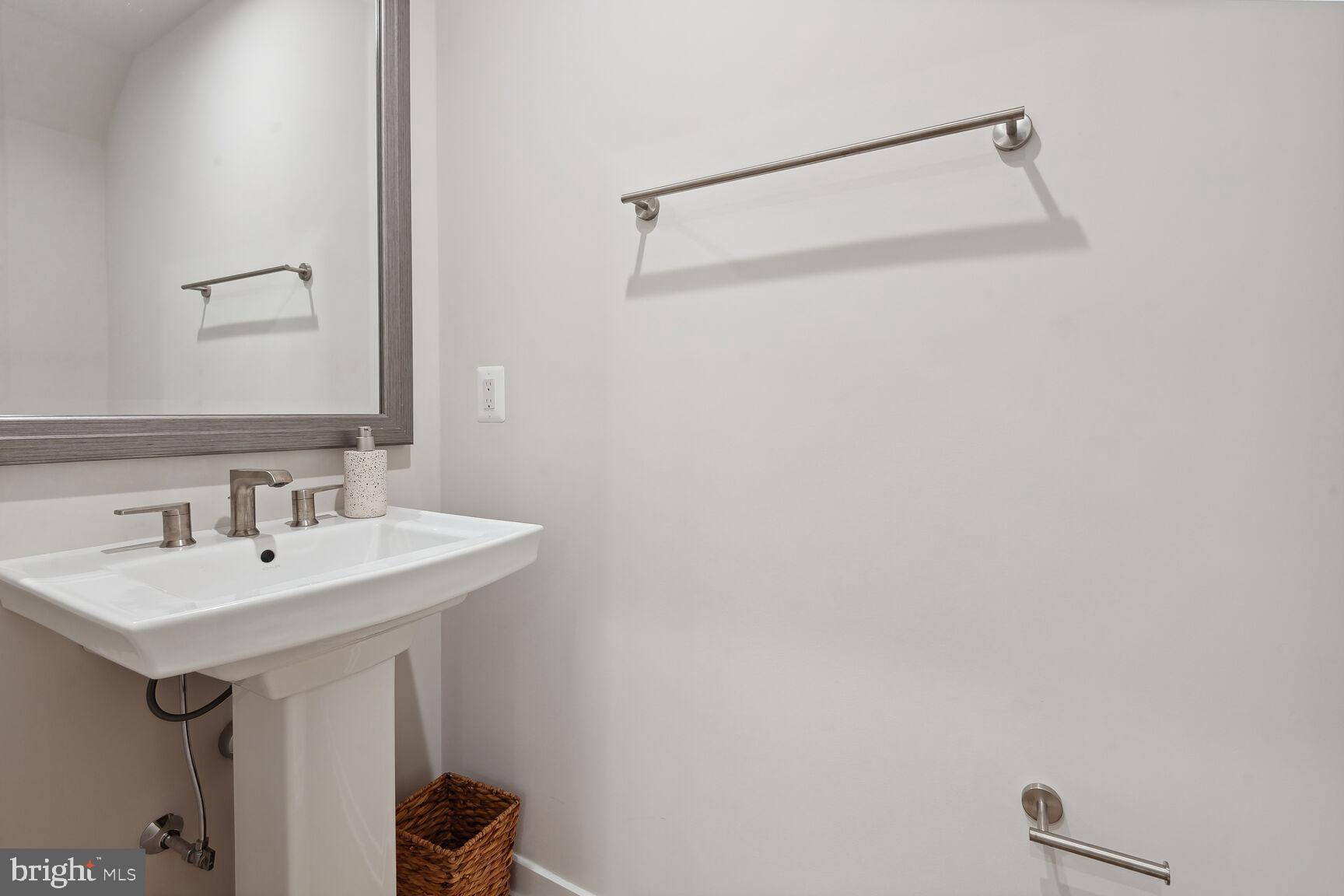 43538 Centergate Drive Ashburn, VA 20148 - Photo 8 of 17 Half bath on main level