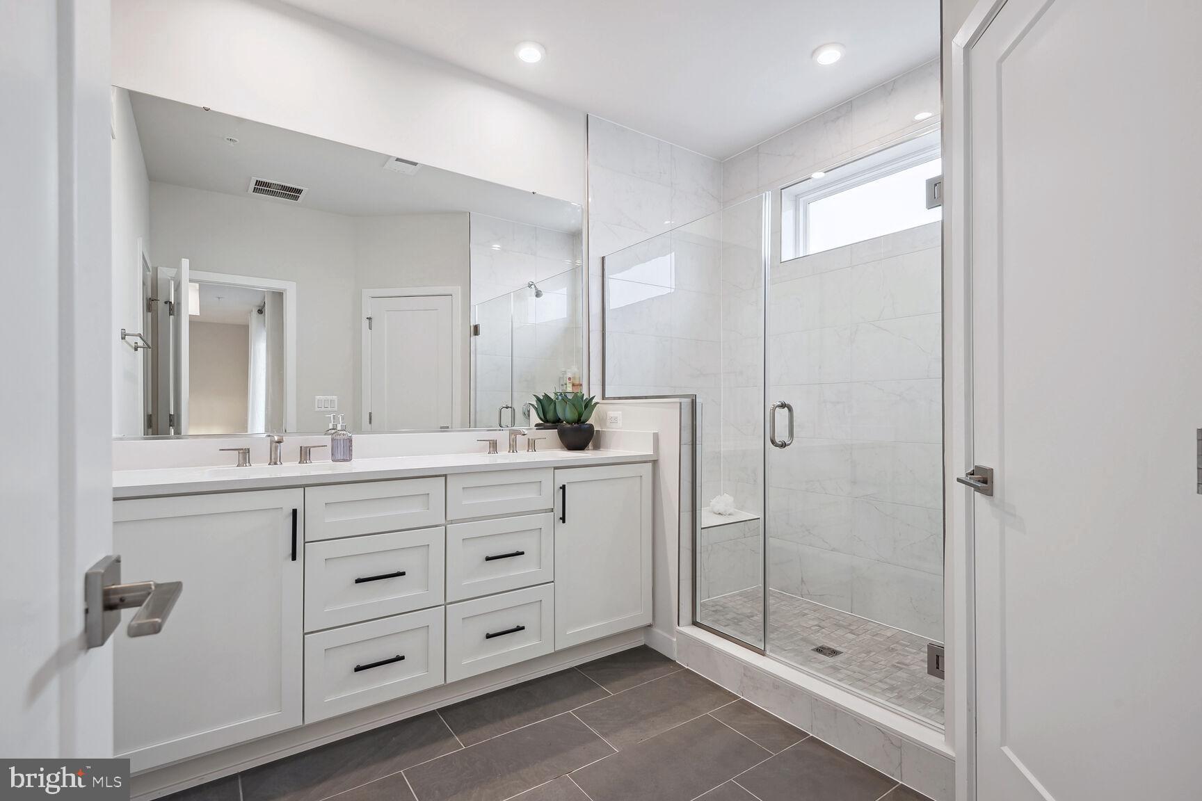 43538 Centergate Drive Ashburn, VA 20148 - Photo 10 of 17 Primary Bathroom