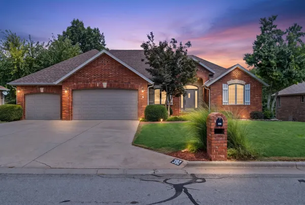$549,000 | 392 North Niangua Drive, Nixa, MO 65714