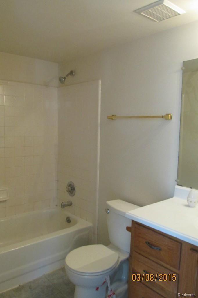 1356 East Fairview Lane Rochester, MI 48306 - Photo 9 of 13 IMG_1792.jpg